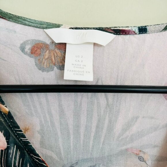 H&M Tie-Hem Blouse in Natural White/Patterned Floral Bird Print SZ 2 - Picture 2 of 7